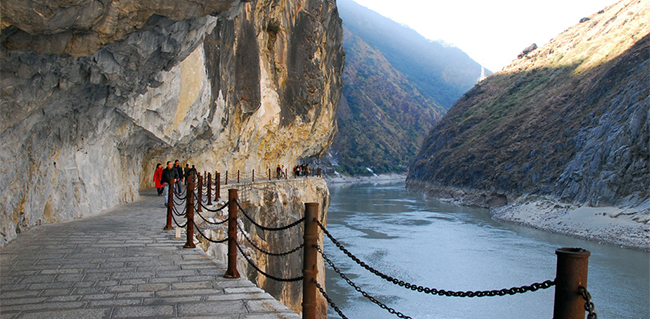 虎跳峡旅游
