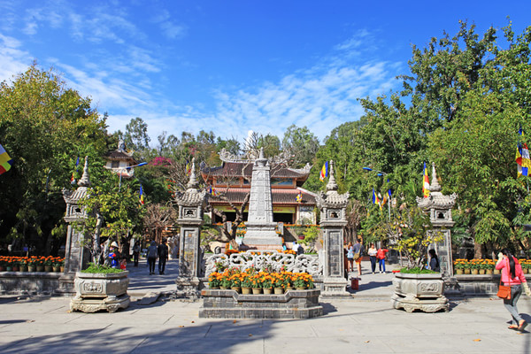 芽庄龙山寺