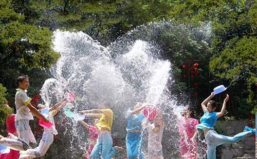 泼水节
