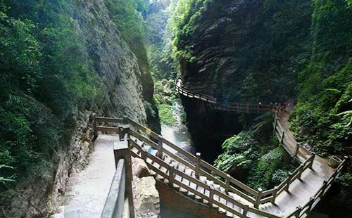 龙水峡地缝