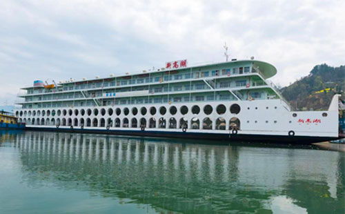 新高湖号游轮